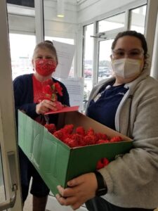 DAR gives Valentines to area veterans